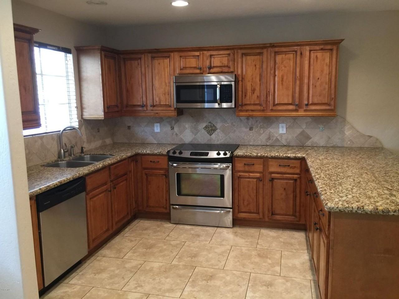 1019 S Butte Ave - Photo 6 of 20