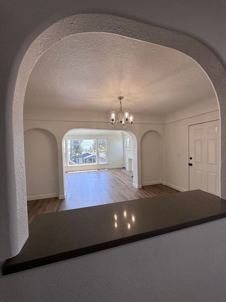 13713 Franklin St - Photo 3 of 7