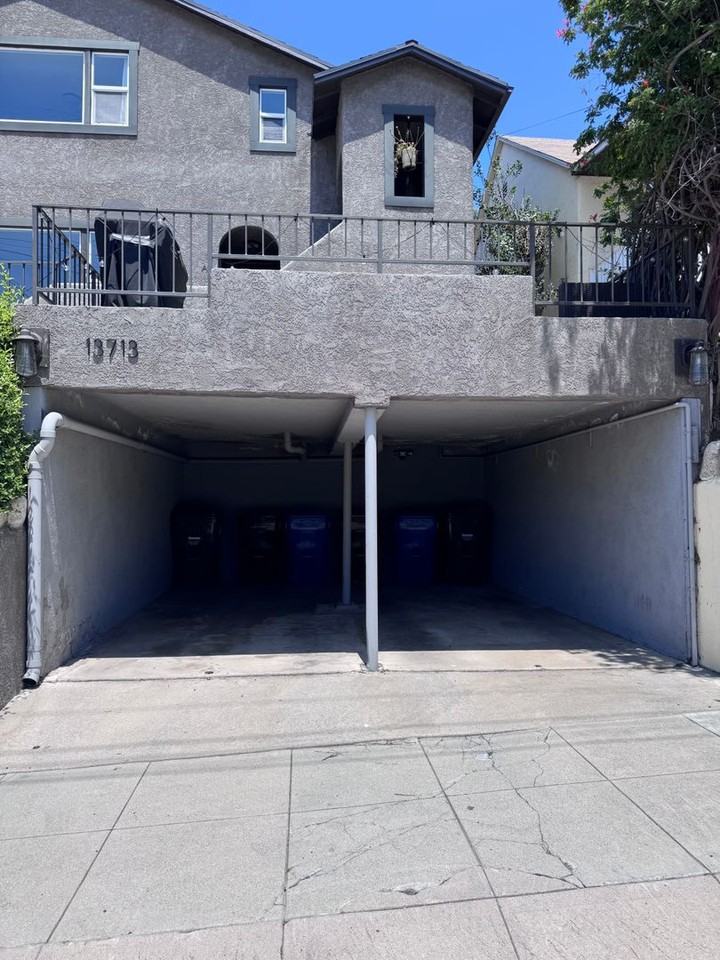 13713 Franklin St - Photo 4 of 7