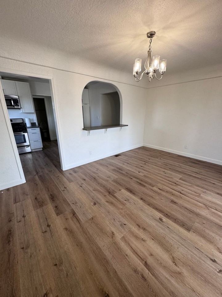 13713 Franklin St - Photo 6 of 7