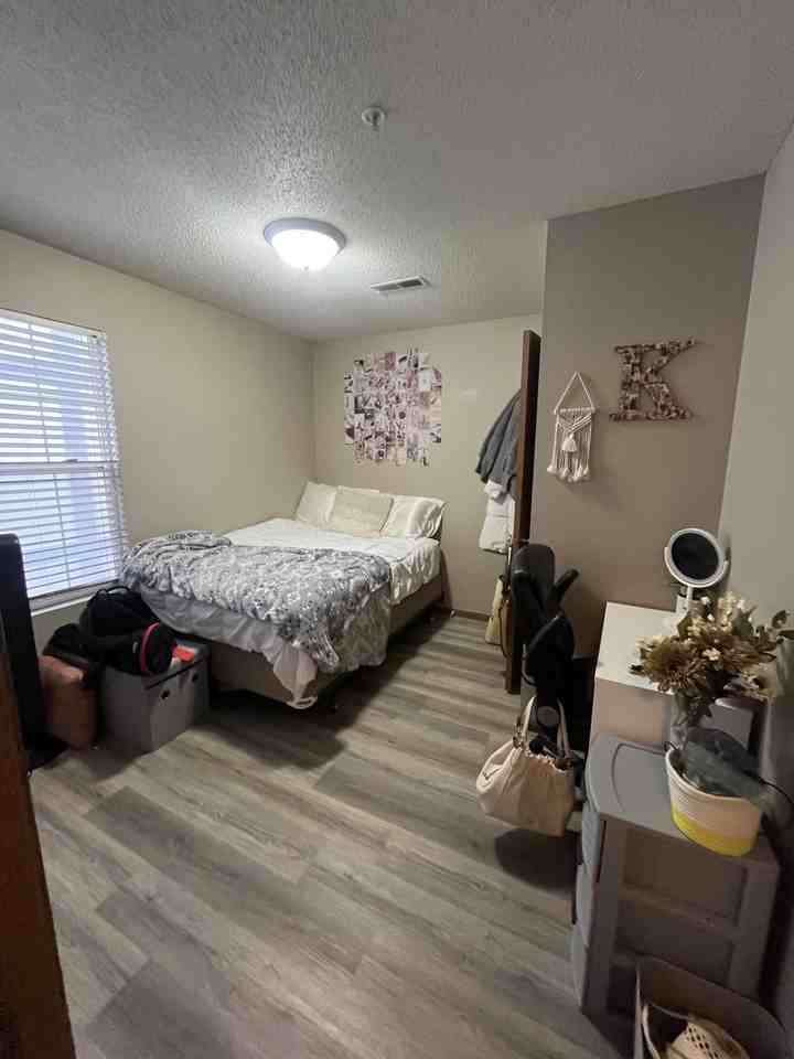 219 E Harrison St. - Photo 7 of 10
