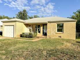 3725 Se 24th St - Photo 1 of 1