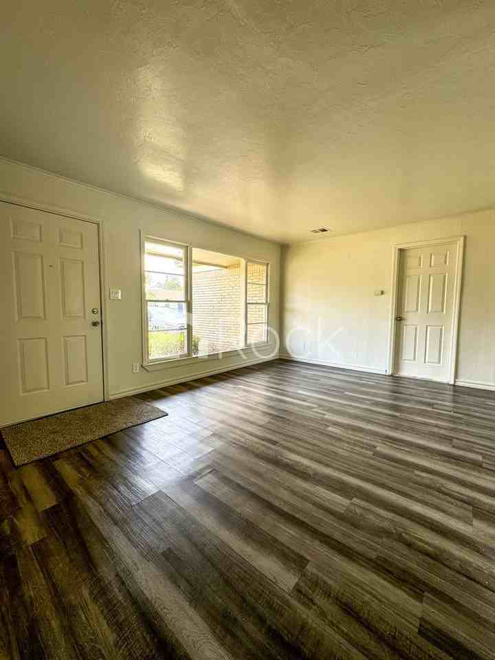 3725 Se 24th St - Photo 5 of 15