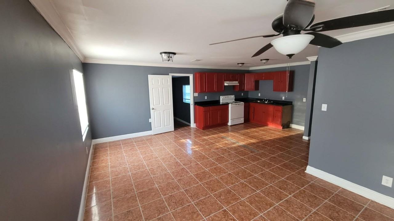 6727 Dorian St - Photo 4 of 11