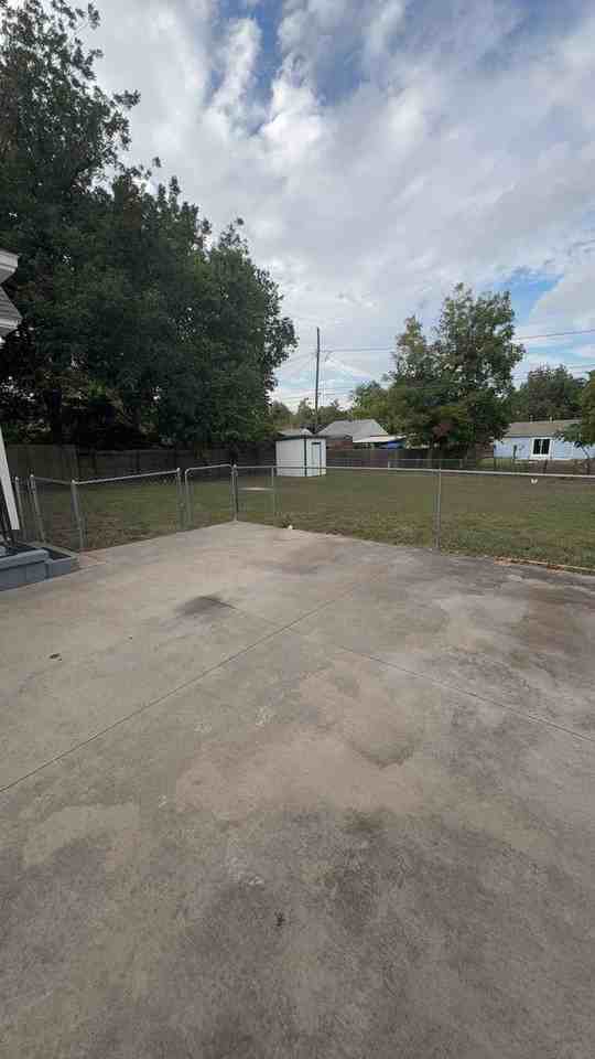 2424 W Oklahoma Ave - Photo 3 of 18