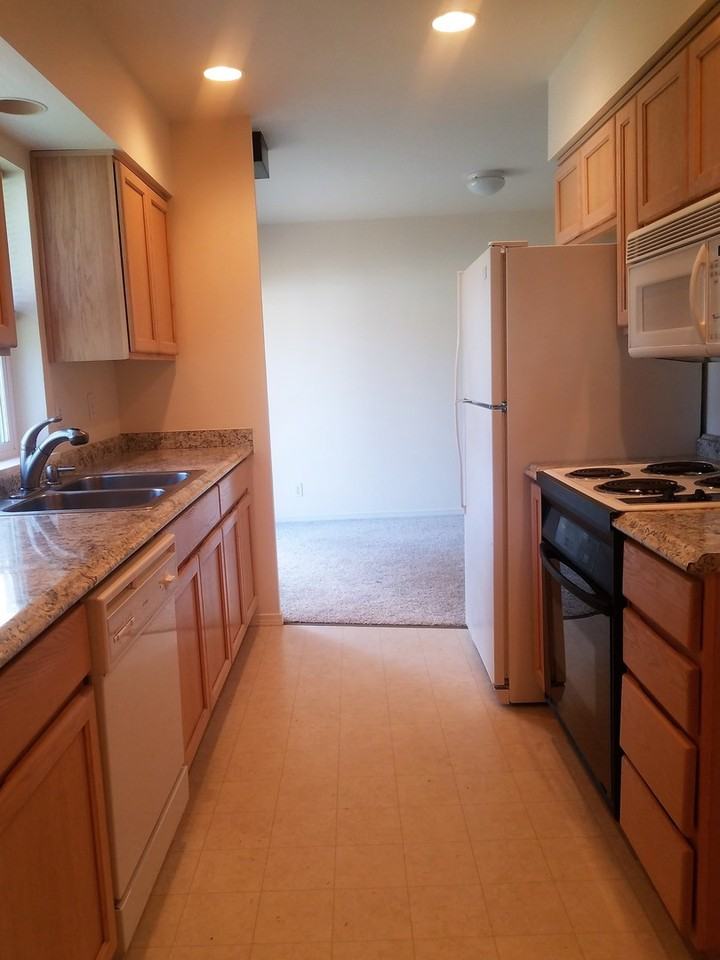 21230 Kitsap St Ne - Photo 6 of 23