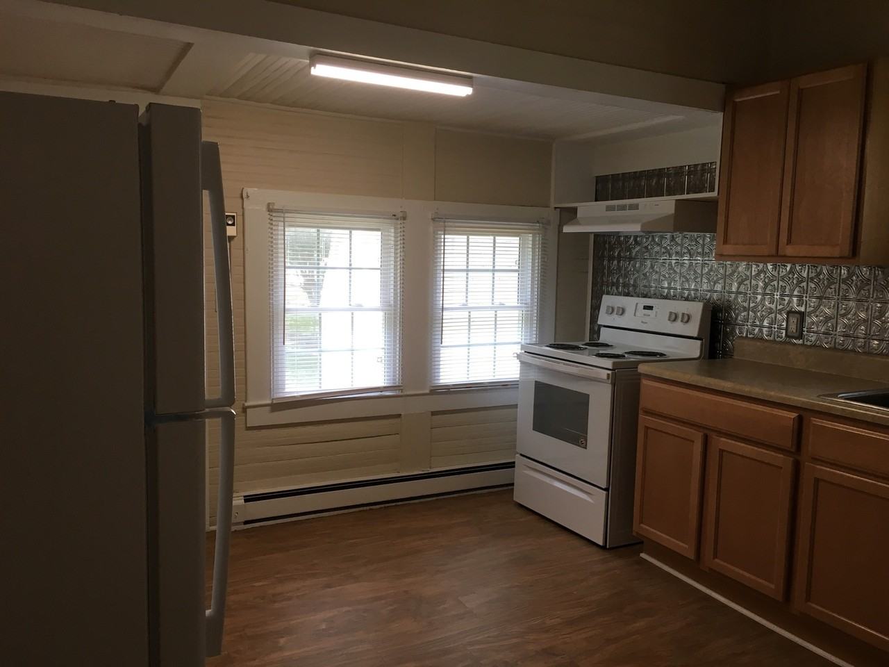 807 Holt Ave - Photo 3 of 15