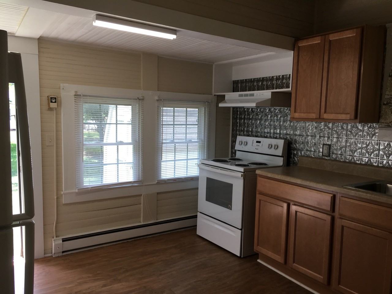 807 Holt Ave - Photo 4 of 15