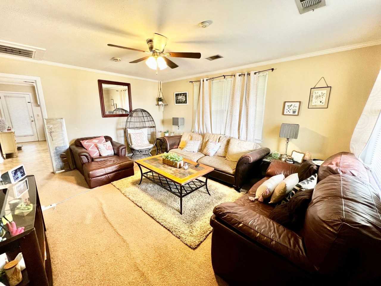 819 Folmar St - Photo 3 of 11