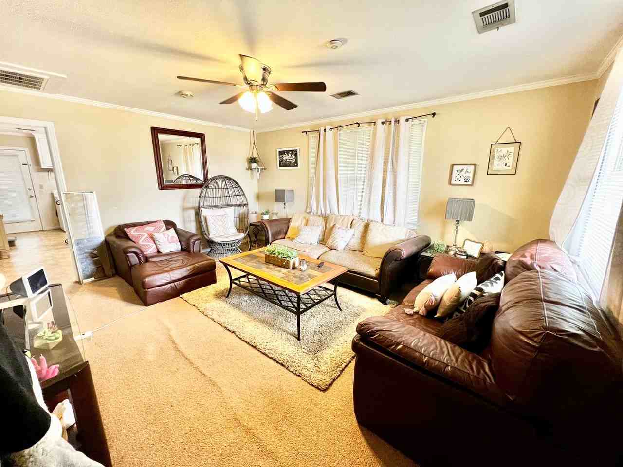 819 Folmar St - Photo 5 of 11