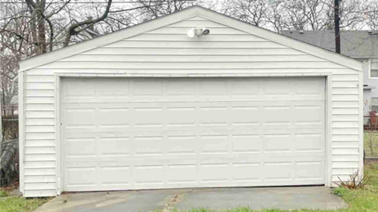 1658 Schomberg St - Photo 2 of 12