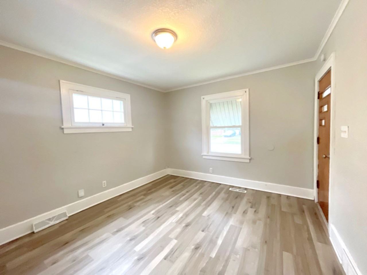 1658 Schomberg St - Photo 3 of 12