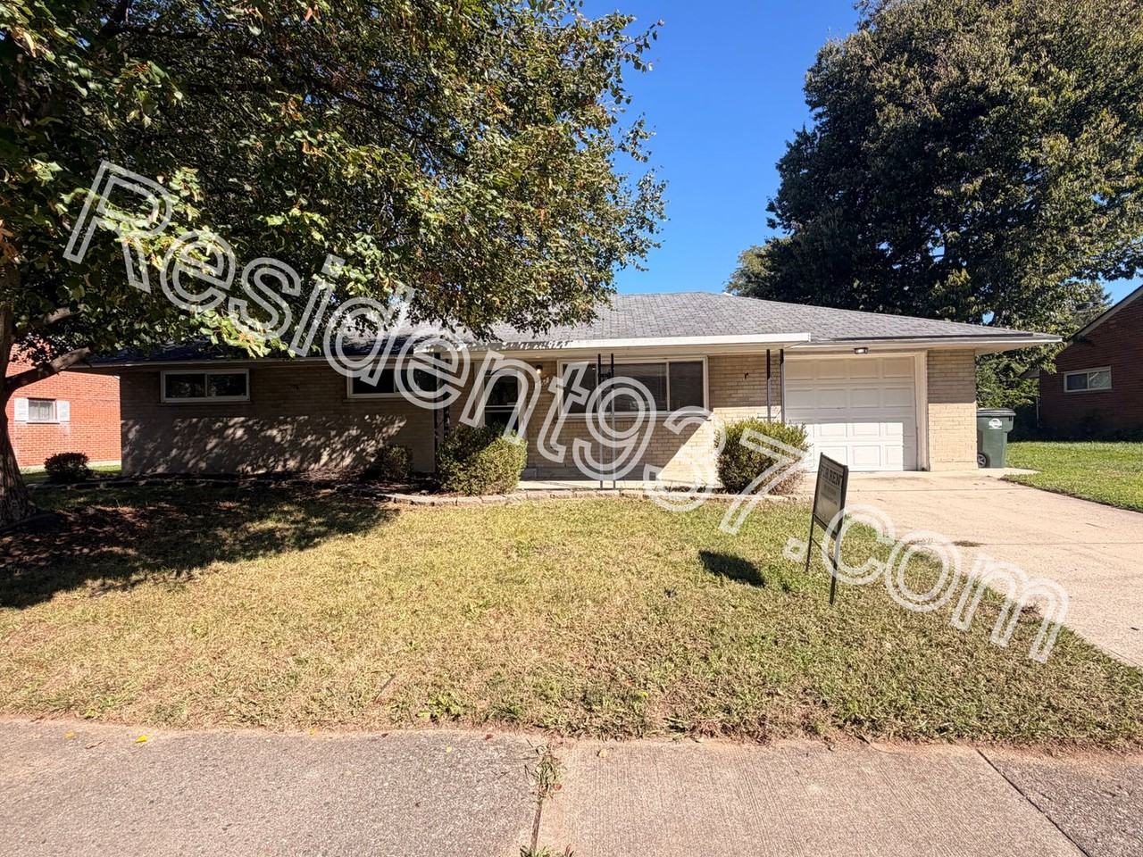 2167 Mattis Dr - Photo 2 of 20