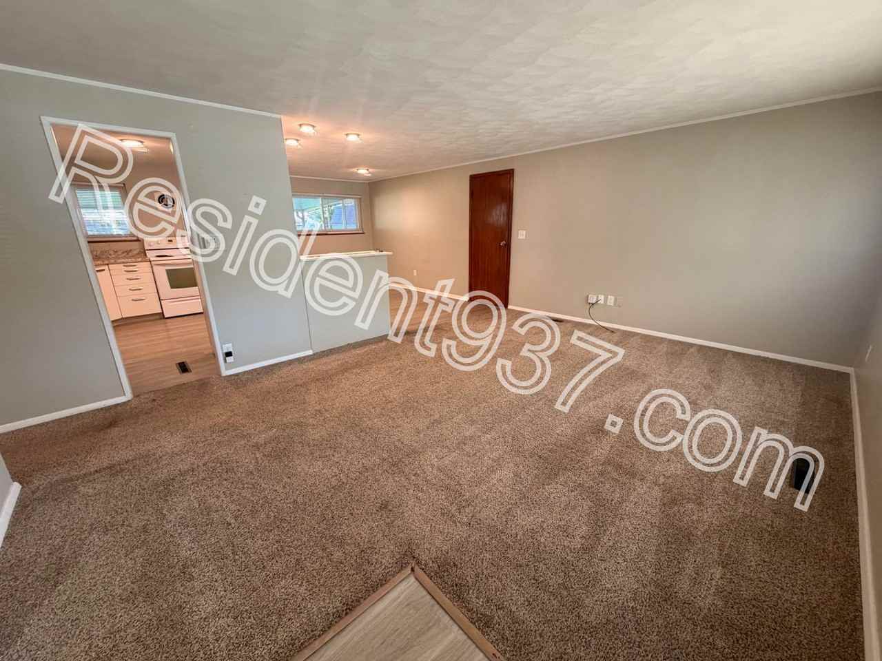 2167 Mattis Dr - Photo 3 of 20