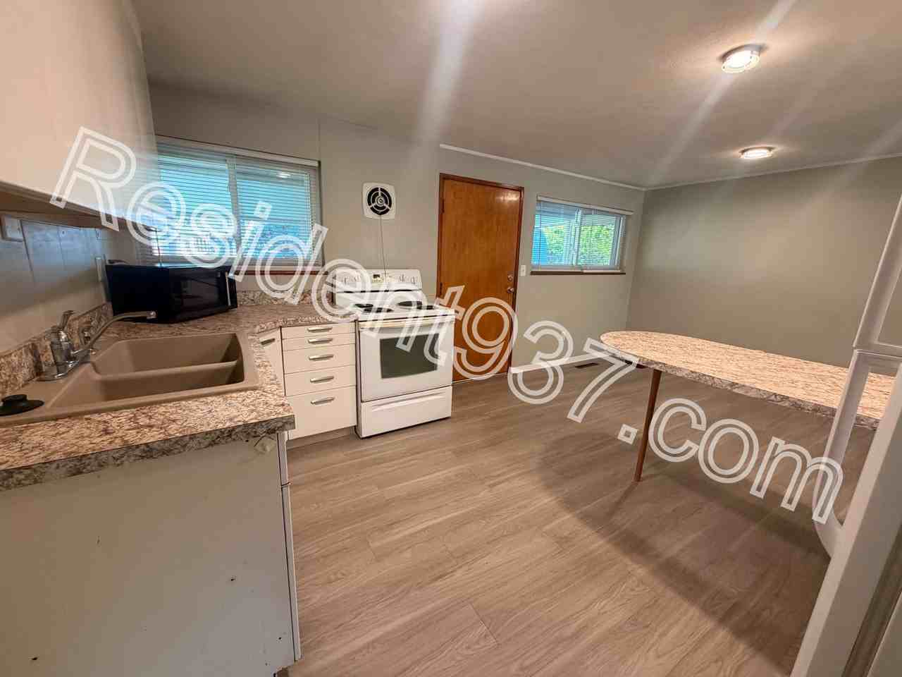 2167 Mattis Dr - Photo 6 of 20