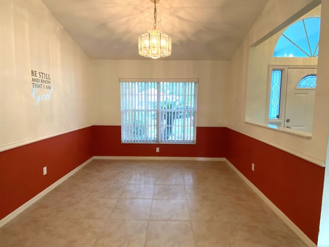 552 Woodgrove St - Photo 2 of 21