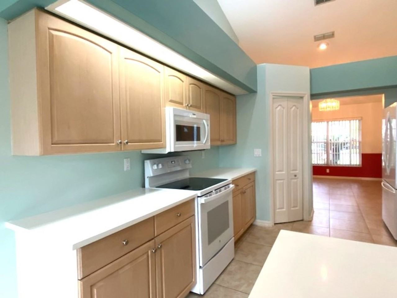 552 Woodgrove St - Photo 6 of 21