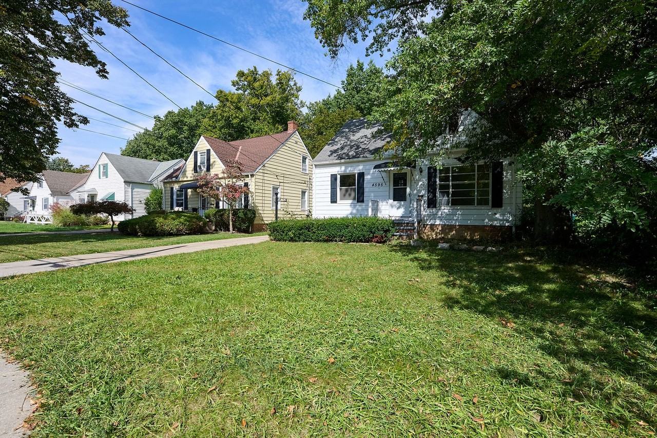 4595 Telhurst Rd - Photo 4 of 20