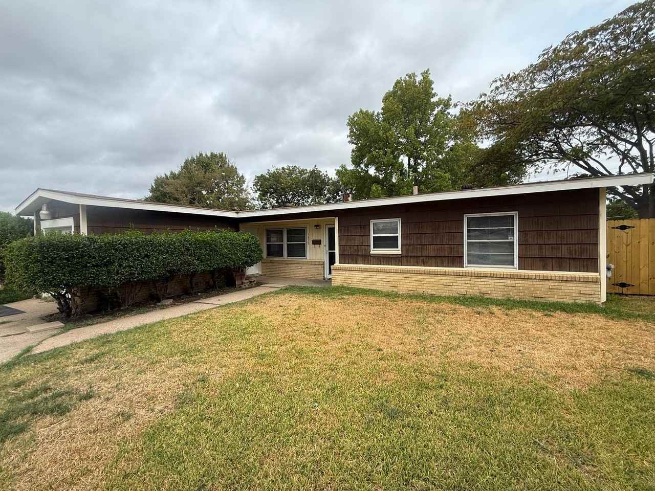 1829 Joyce St - Photo 2 of 30