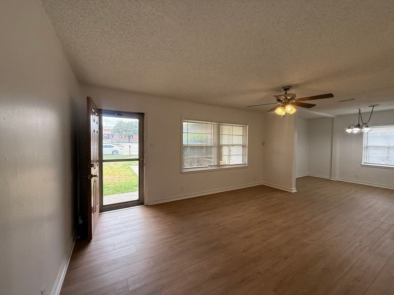 1829 Joyce St - Photo 3 of 30