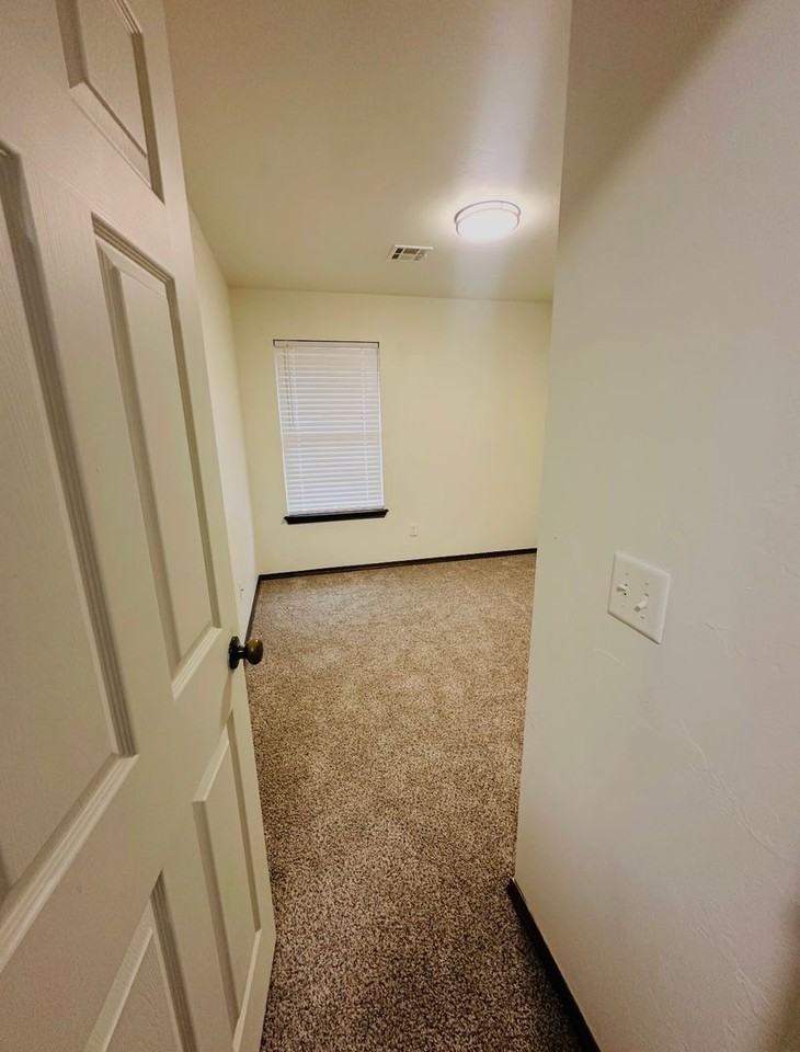 703 Ne 21st Ter - Photo 5 of 9