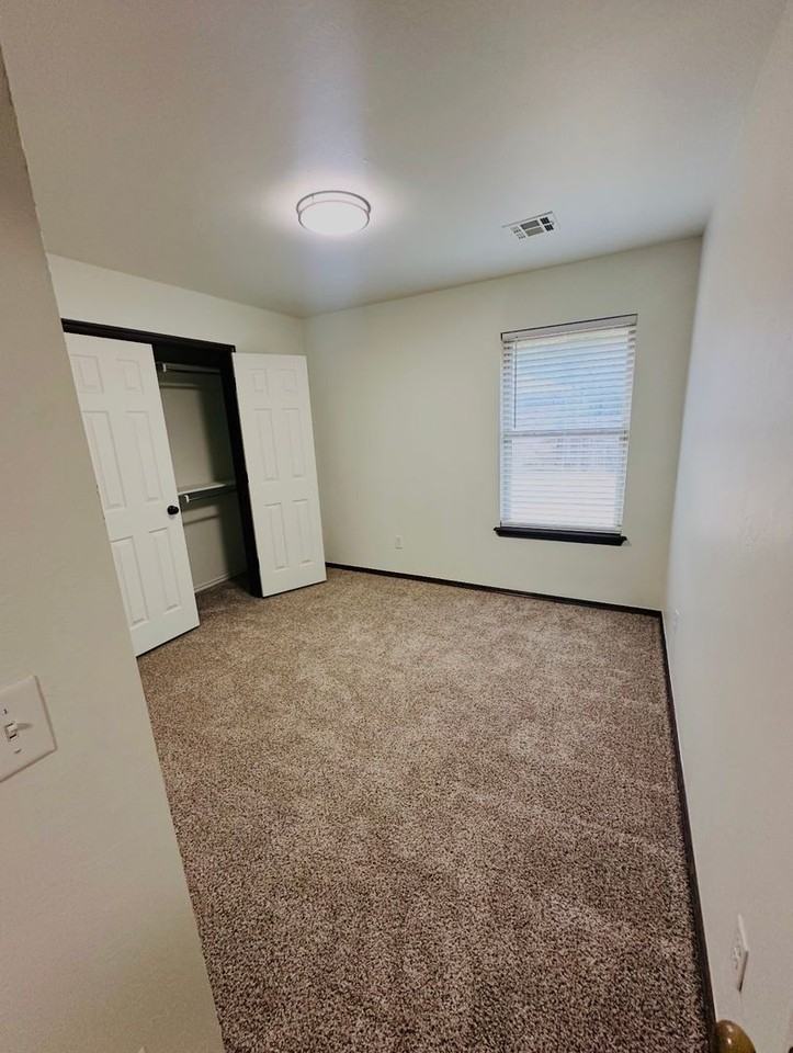 703 Ne 21st Ter - Photo 6 of 9