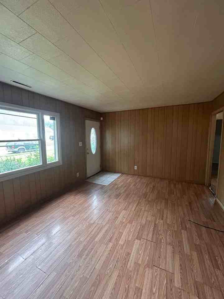 4610 Smith St - Photo 2 of 8