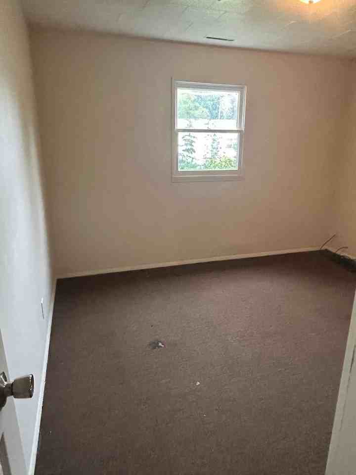 4610 Smith St - Photo 7 of 8