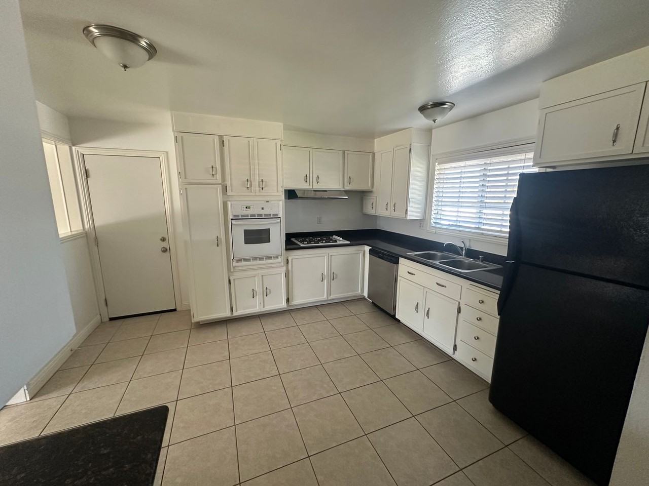 1388 Mira Flores Dr - Photo 3 of 19