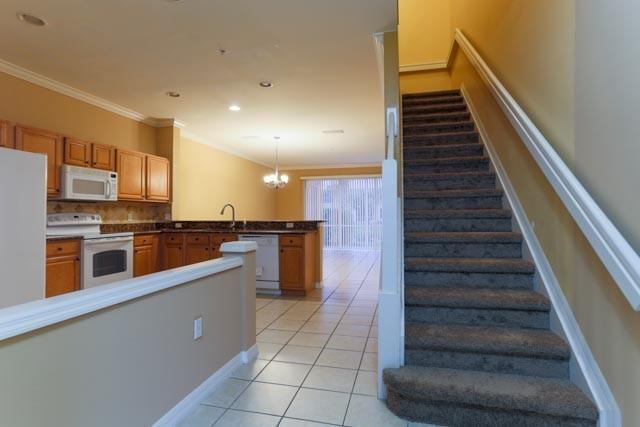 1236 Oxford Ln - Photo 3 of 15