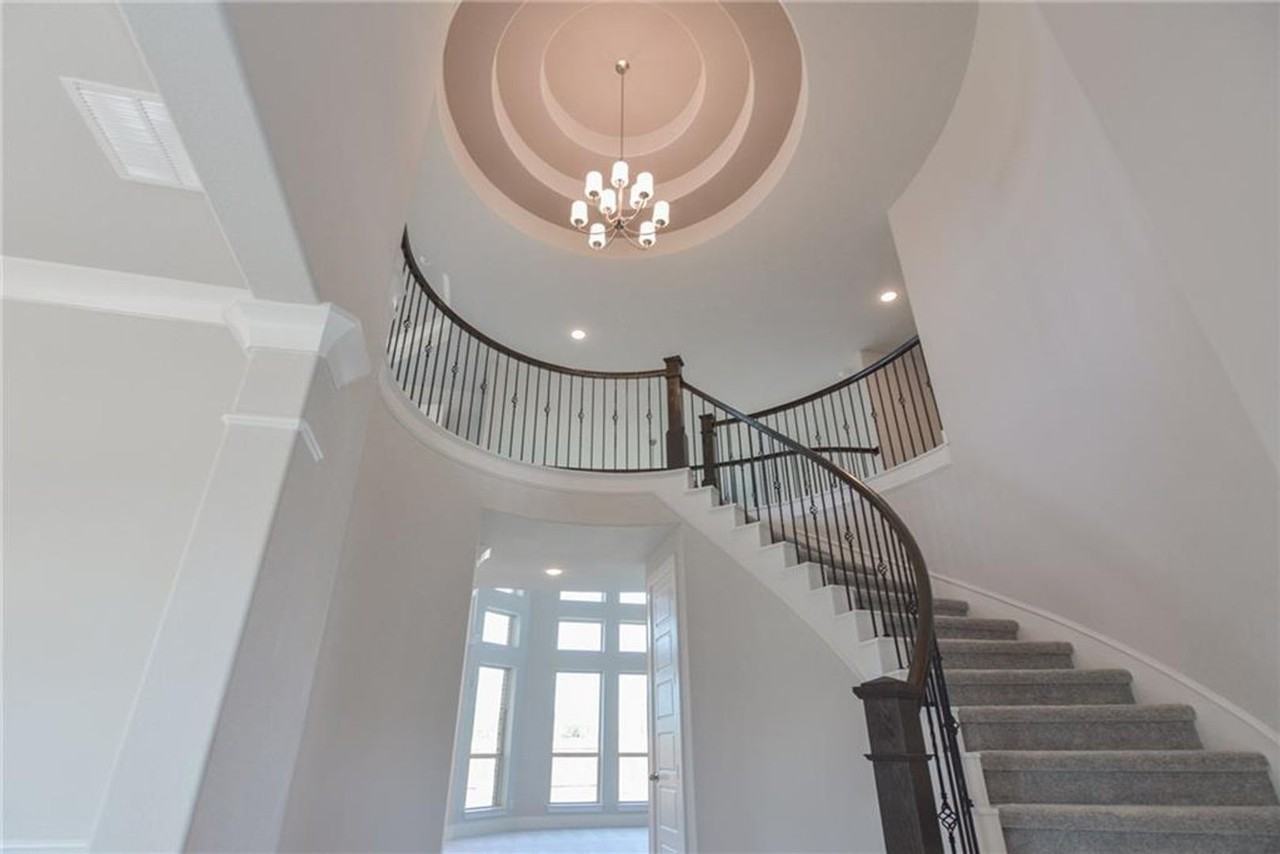 108 Potts St - Photo 3 of 33