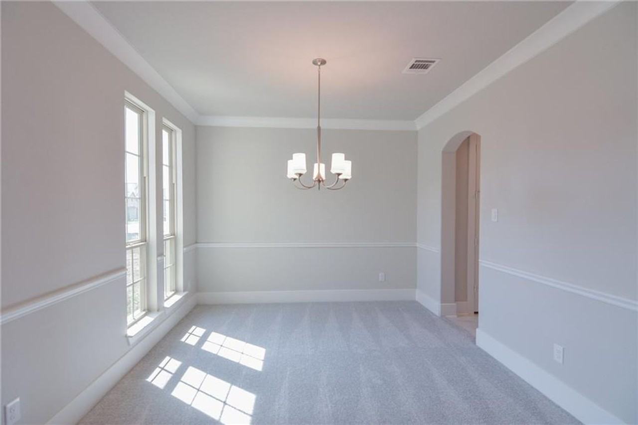 108 Potts St - Photo 6 of 33