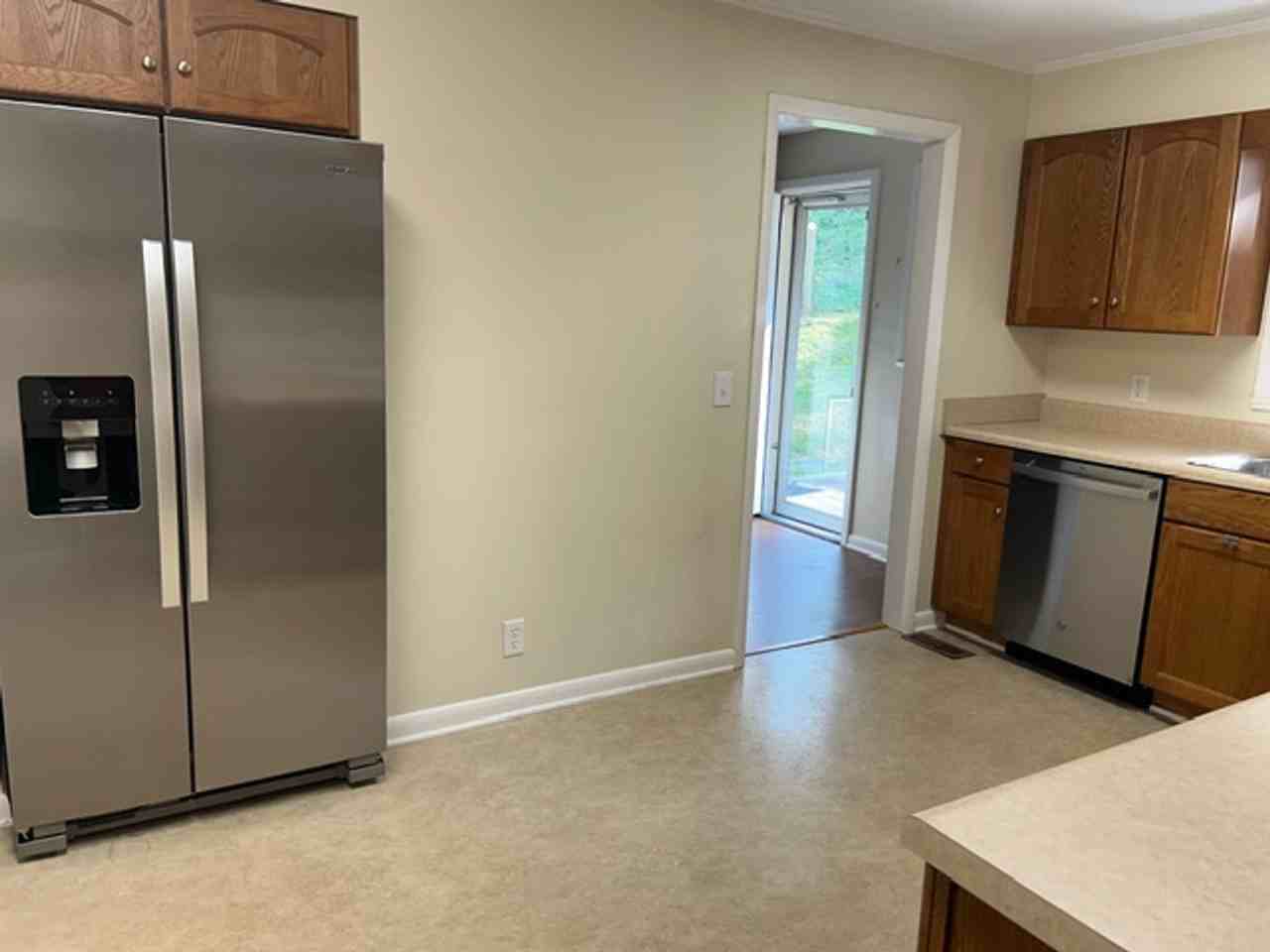 262 Rock Springs Dr - Photo 4 of 16