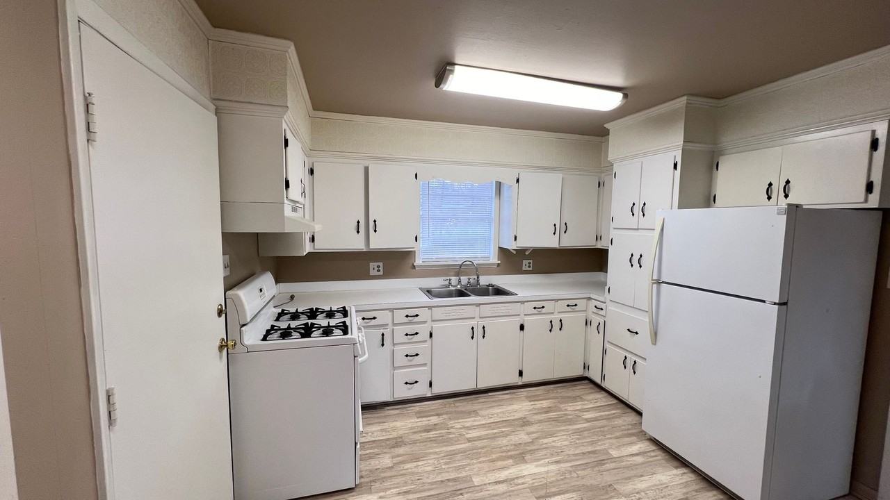 117 W 18th St - Photo 4 of 17