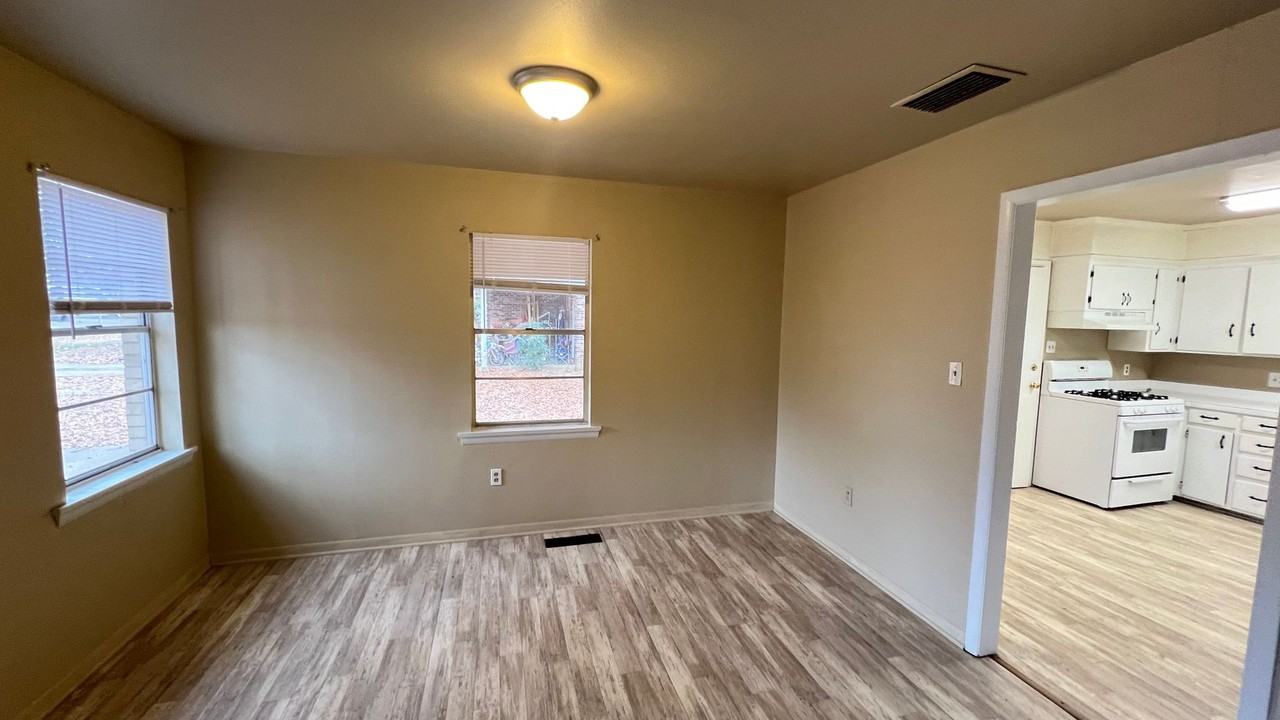 117 W 18th St - Photo 5 of 17