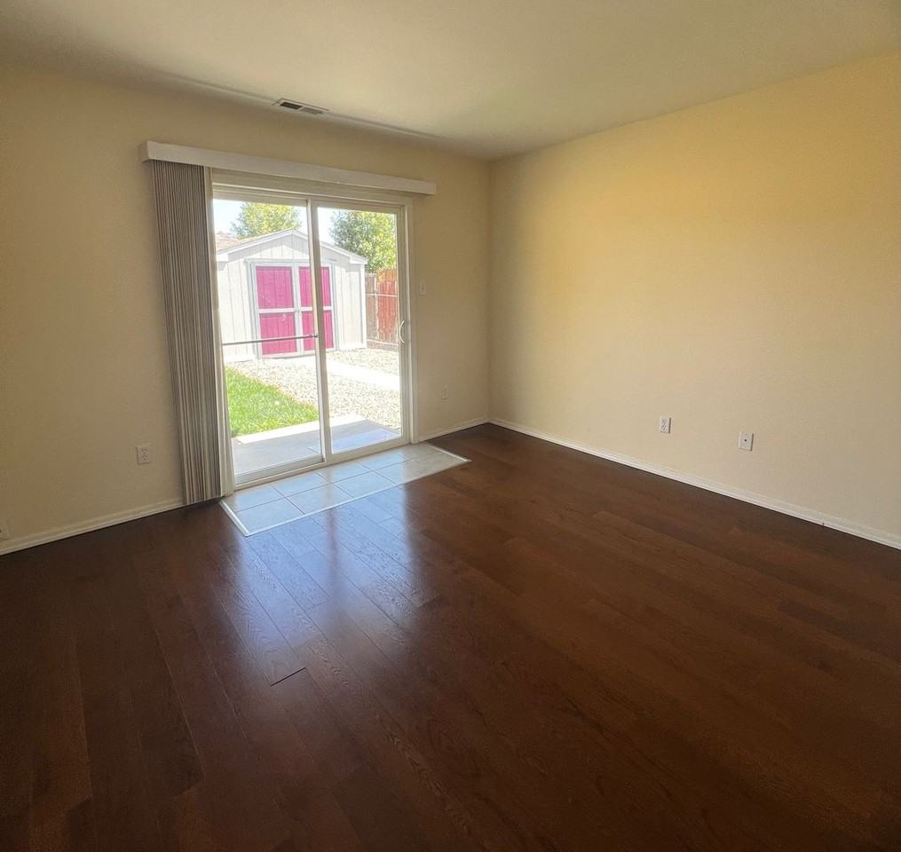 2914 Acero Ave - Photo 4 of 11