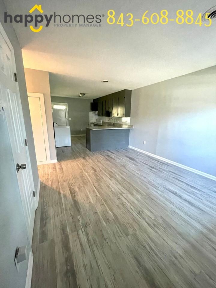 1559 Brookbank Ave #A - Photo 4 of 33