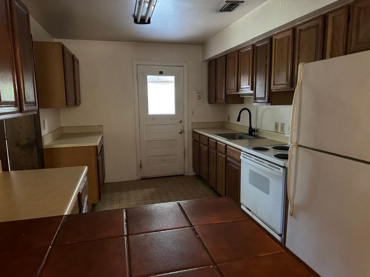 815 Nw 32nd Pl - Photo 3 of 6