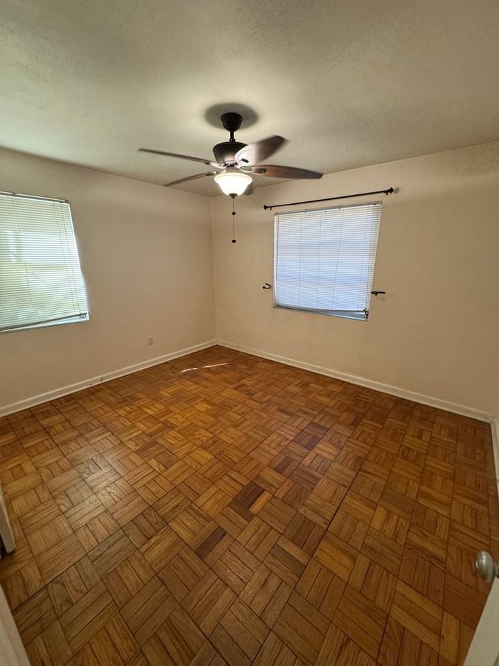 815 Nw 32nd Pl - Photo 5 of 6