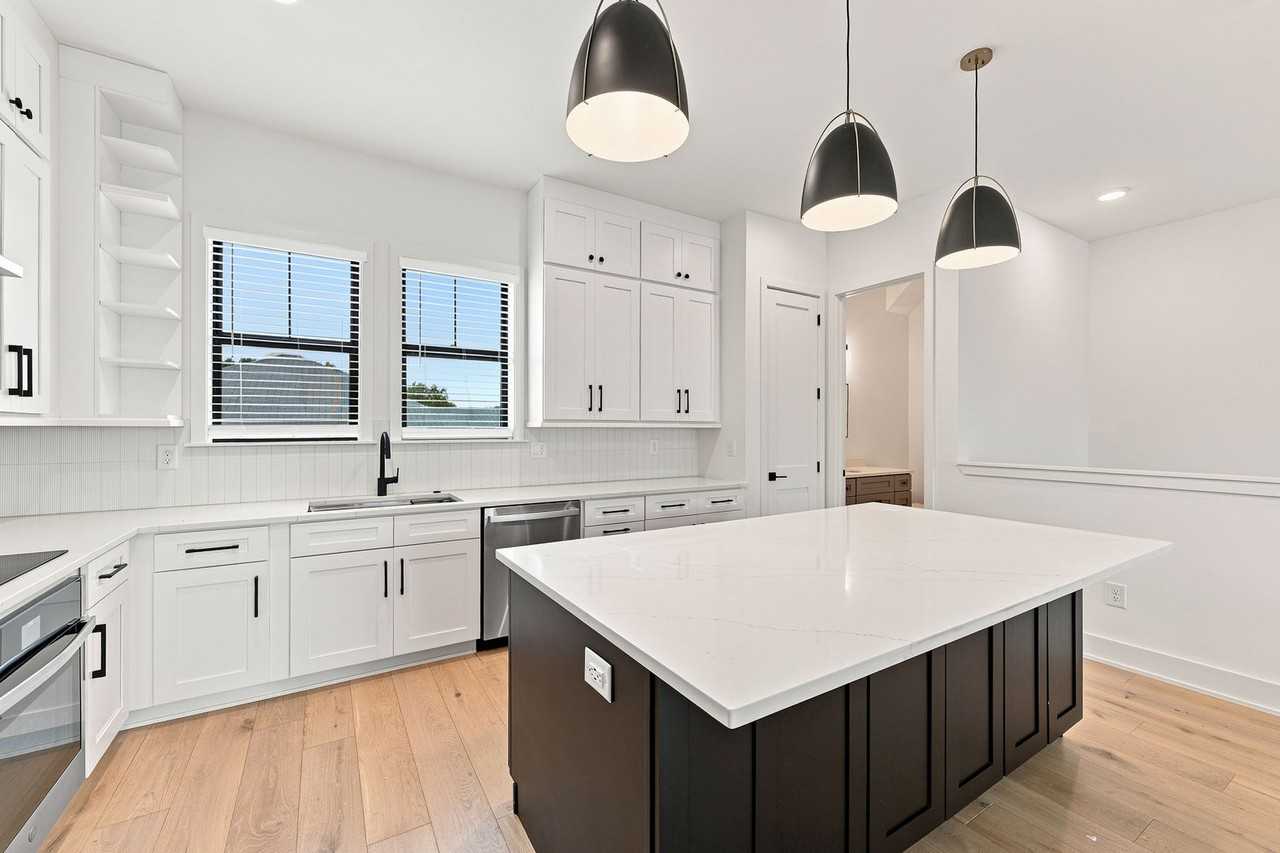 4324 W Gray St #2 - Photo 7 of 44