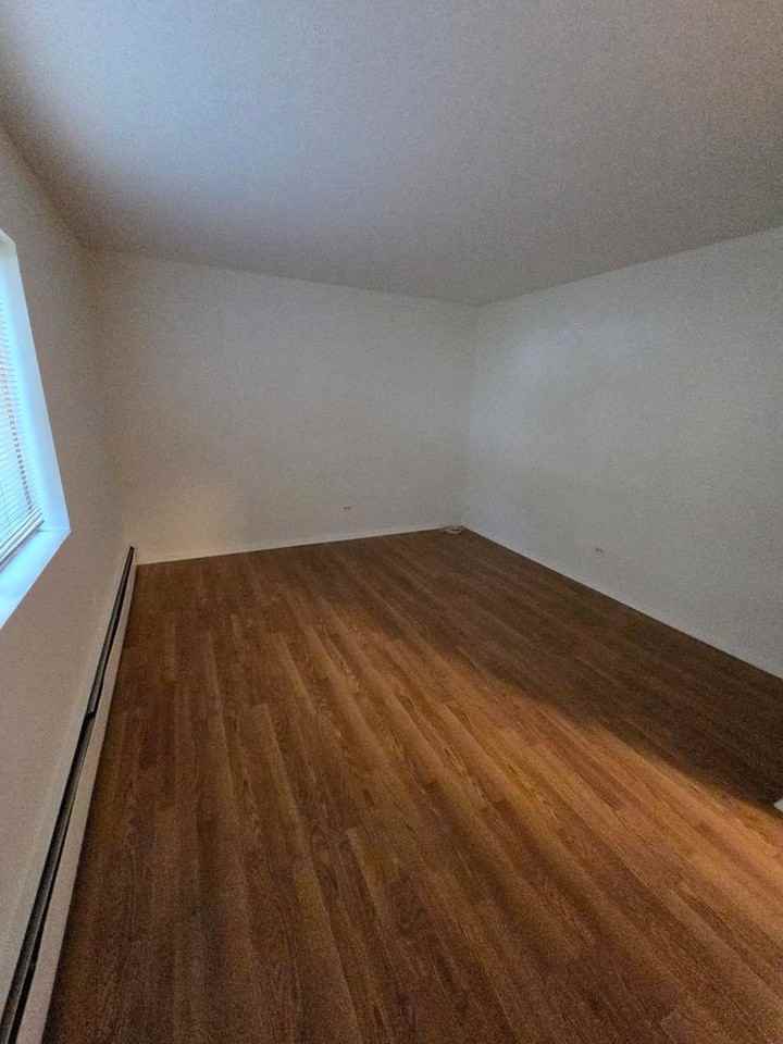 2256 W Nichols Rd - Photo 2 of 5