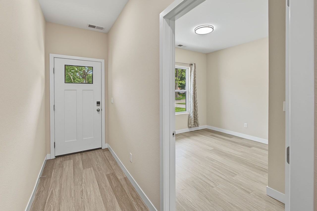 104 E Overton St - Photo 2 of 33