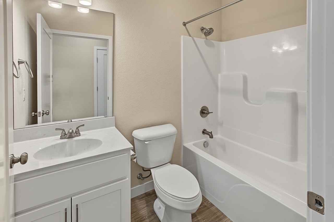 104 E Overton St - Photo 6 of 33