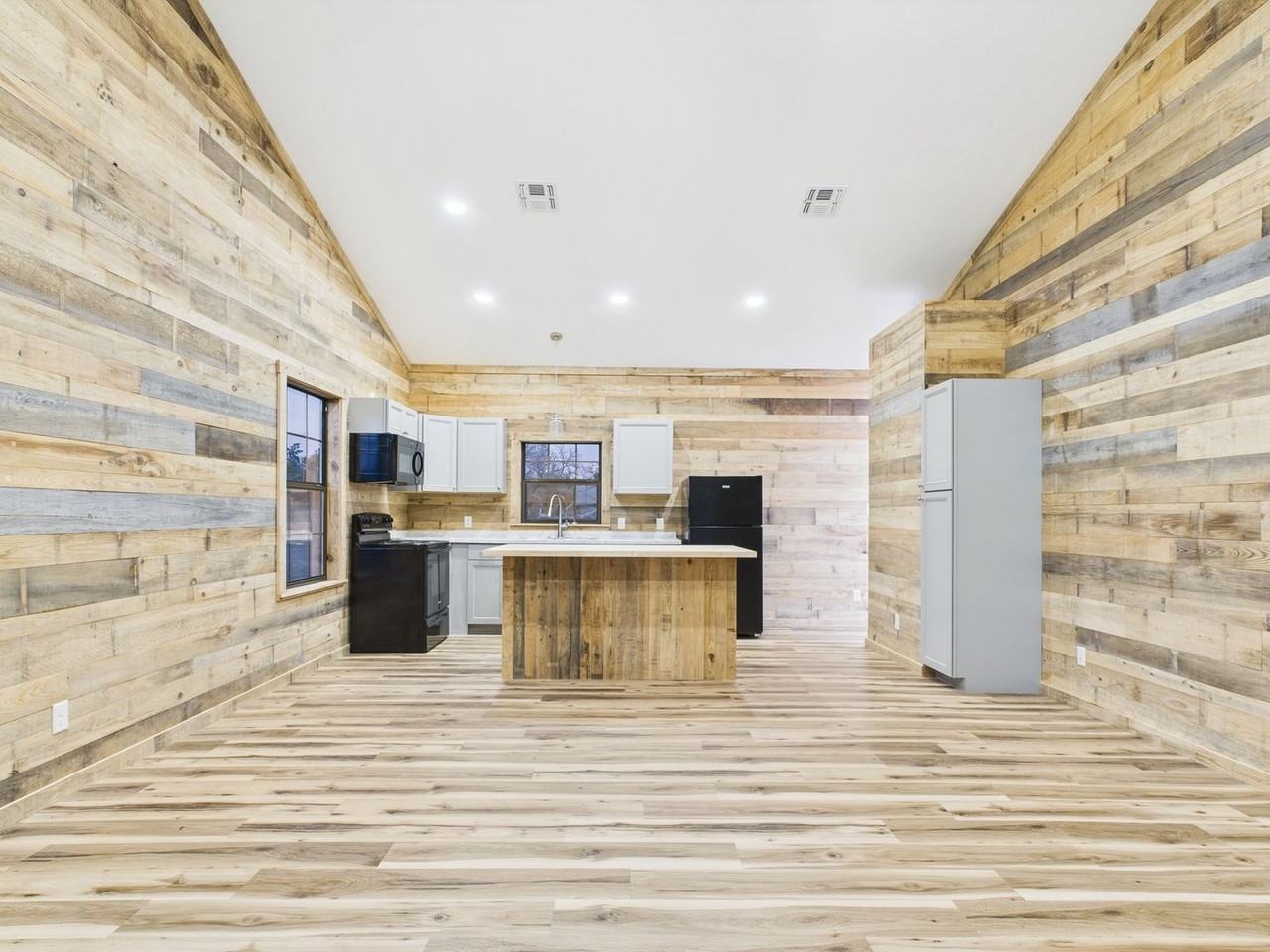 137 Hill Country Cabin Ln - Photo 2 of 15