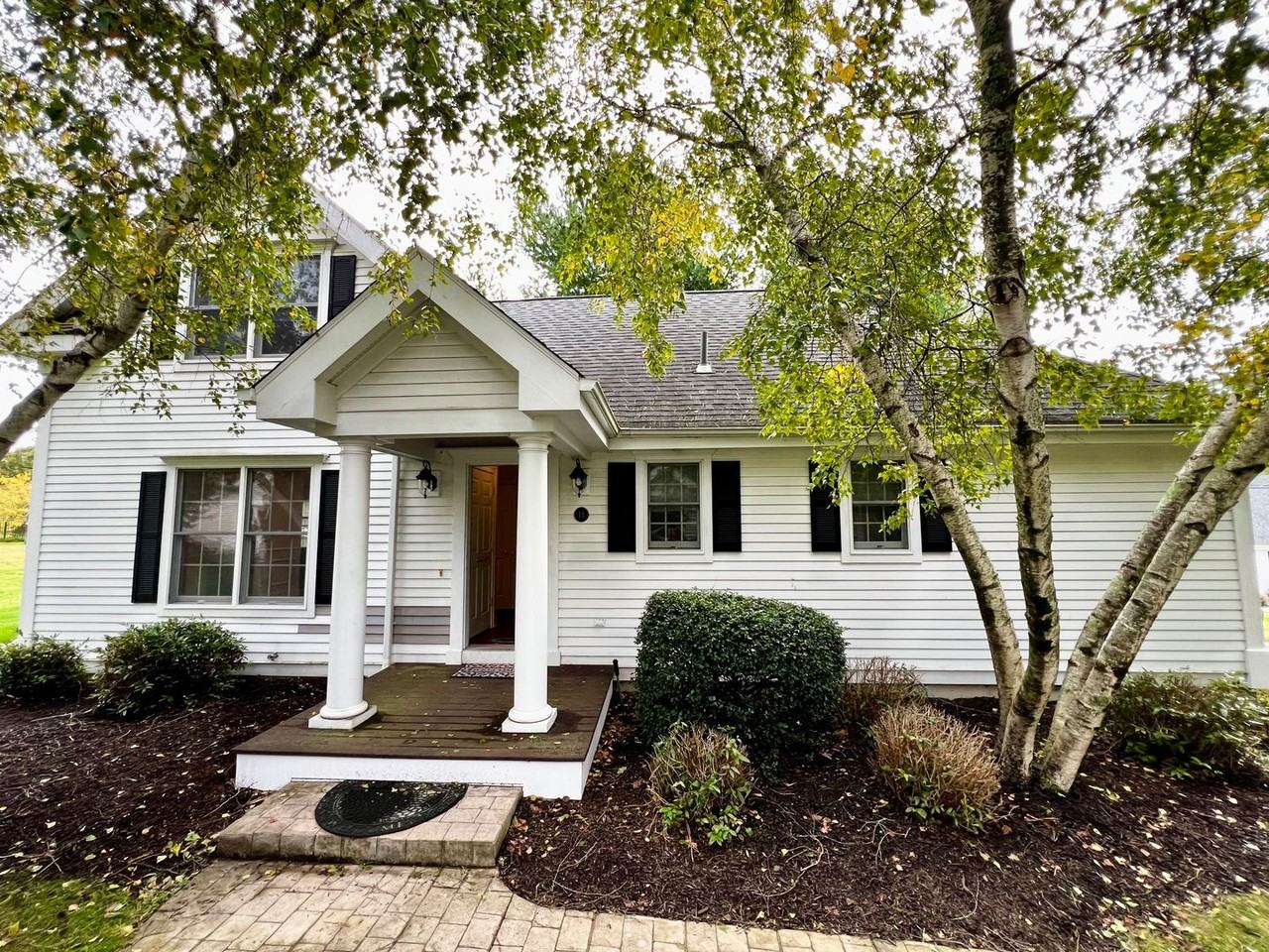 11 11 Pinehurst Lane - Photo 2 of 28