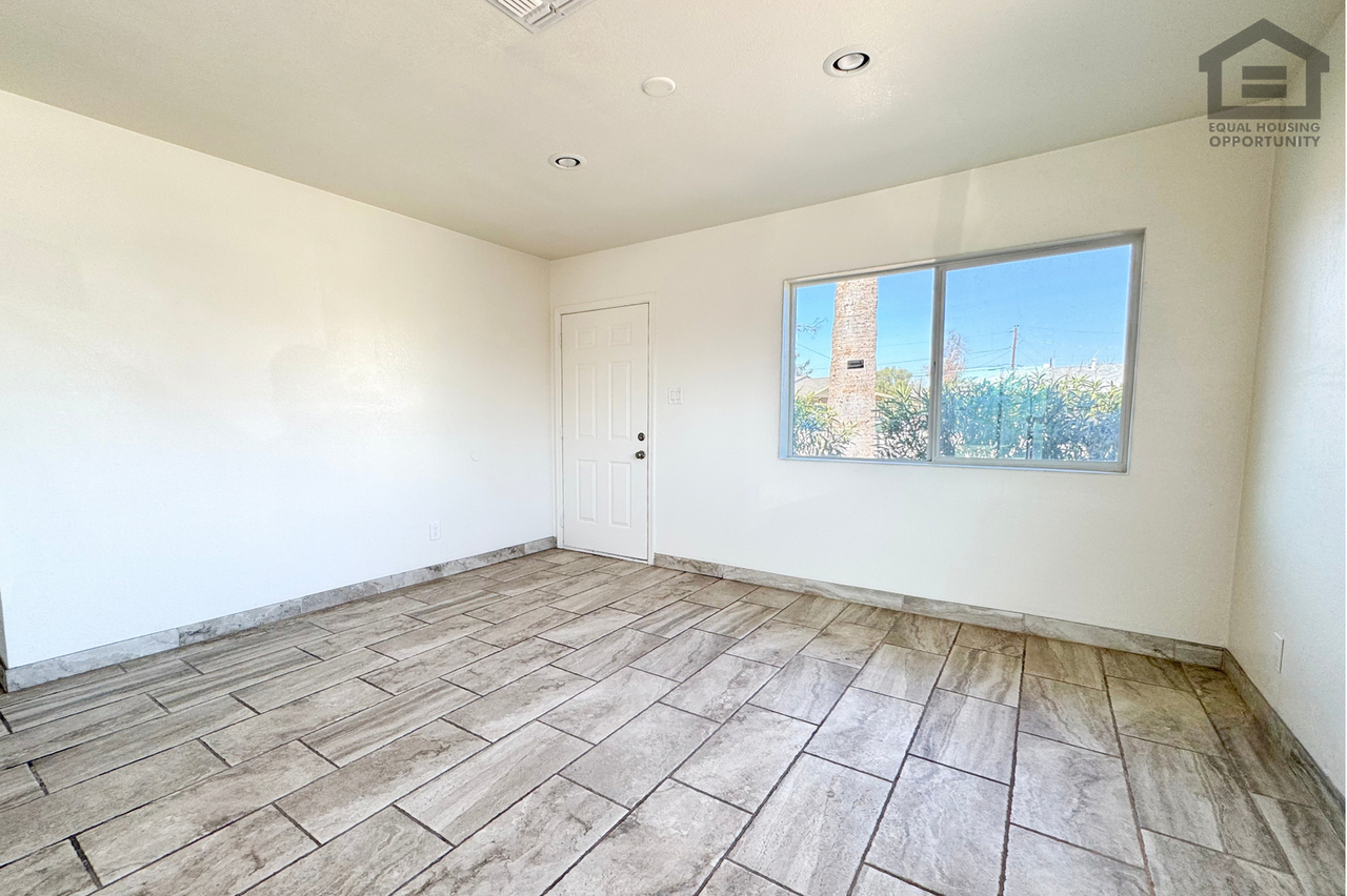 2739 W Rancho Dr - Photo 7 of 38