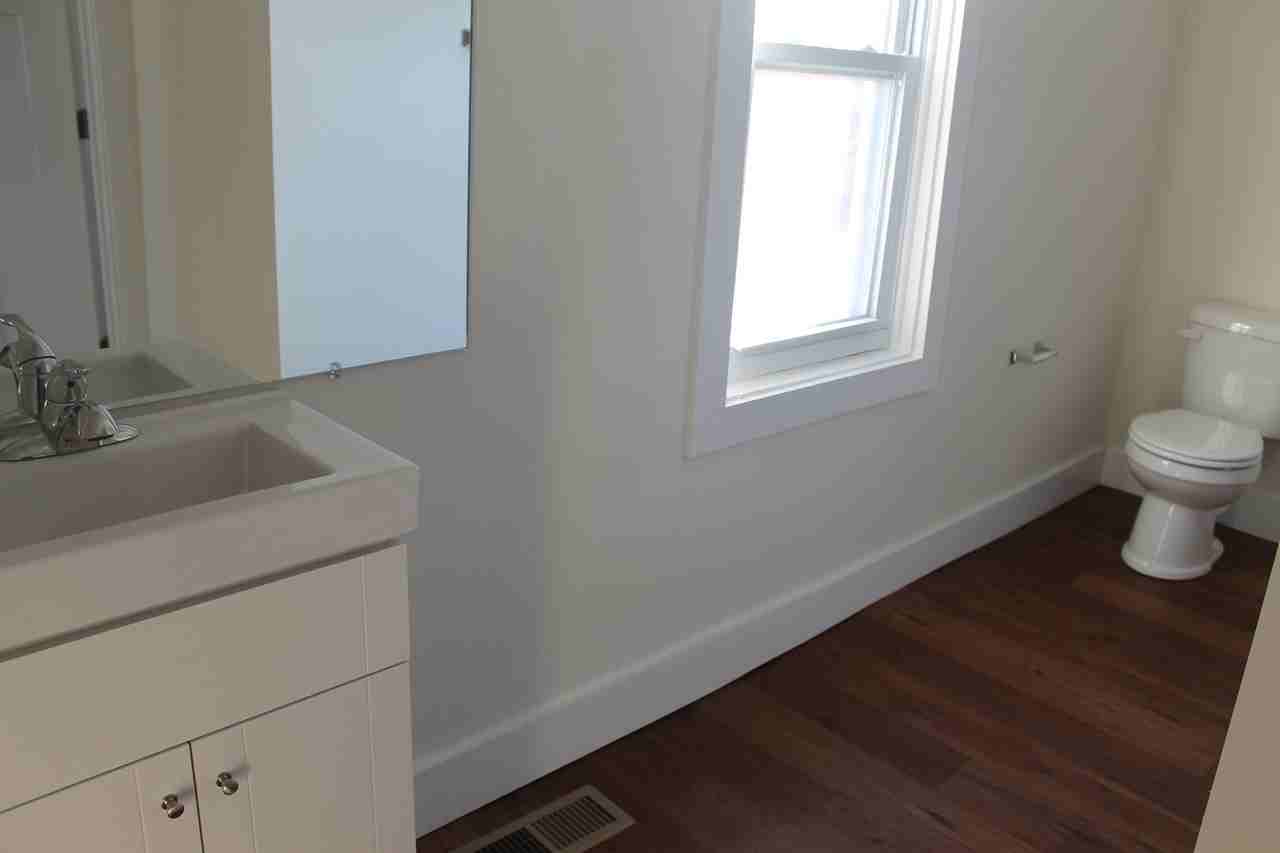 412 E 16th St - Photo 4 of 11