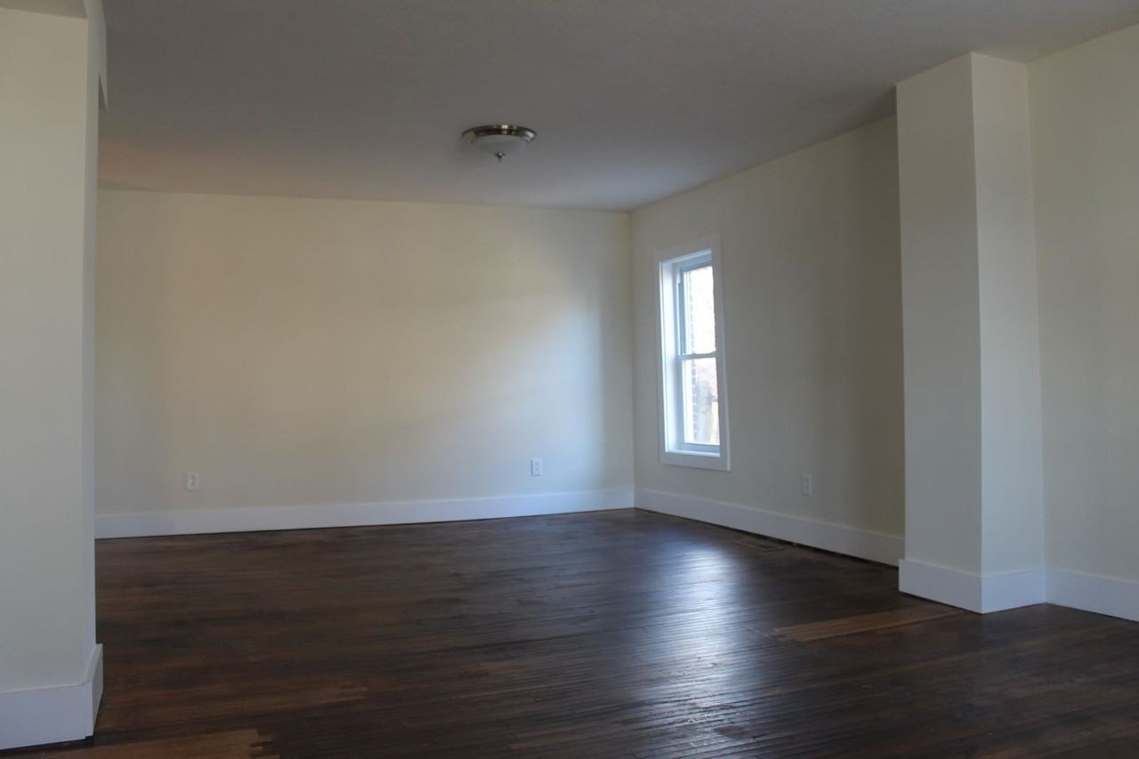 412 E 16th St - Photo 5 of 11