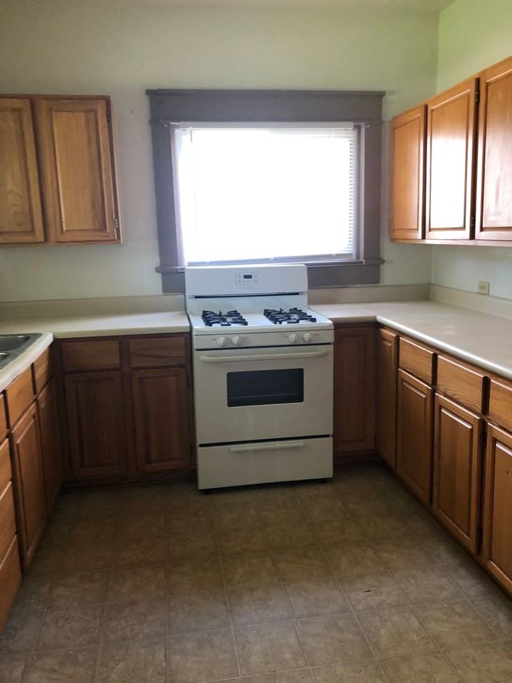 415 N Lincoln St - Photo 3 of 11