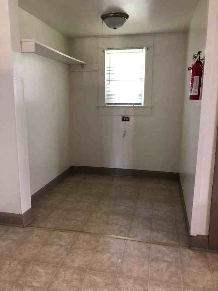 415 N Lincoln St - Photo 4 of 11